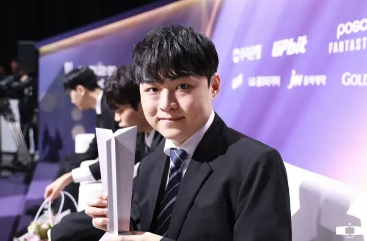 DK分享ShowMaker、Siwoo LCK颁奖典礼返图：这一年结束了